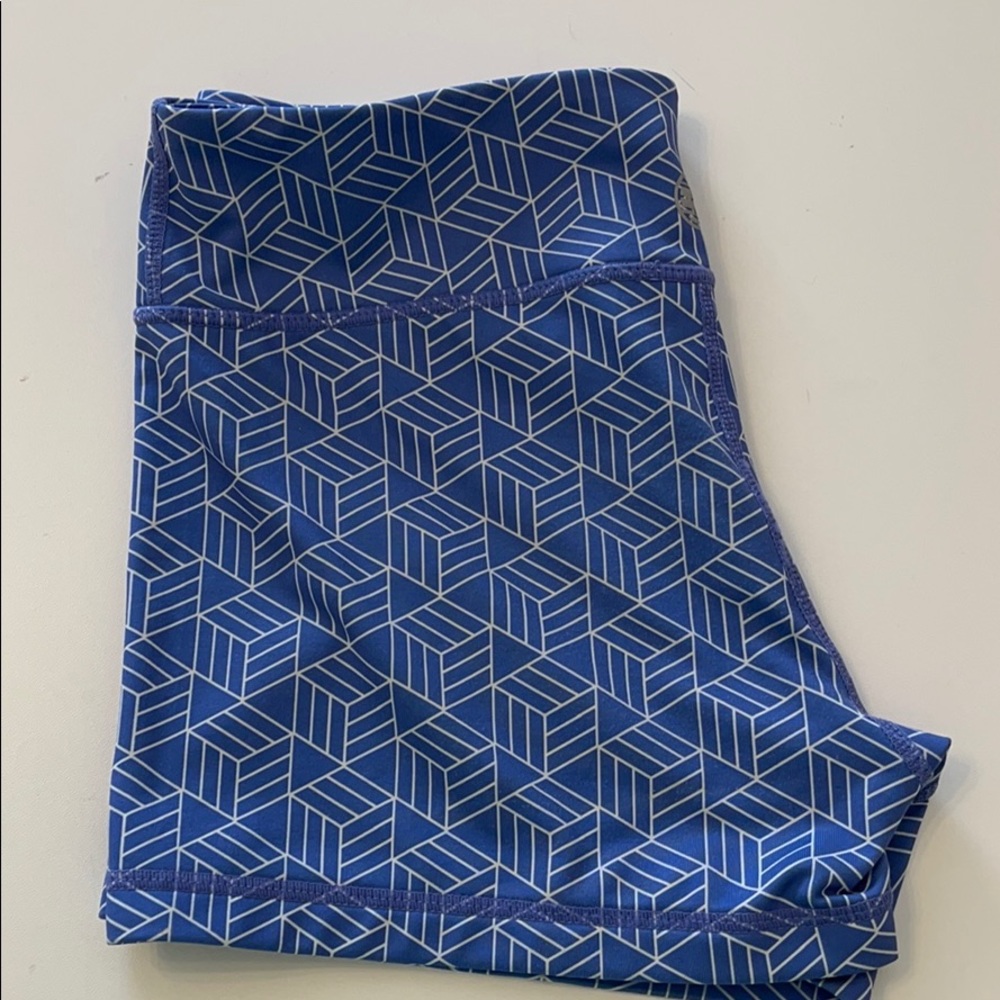 Geo print booty shorts